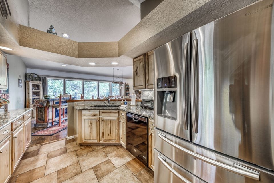 Studio (3 Bedrooms) | Property amenity