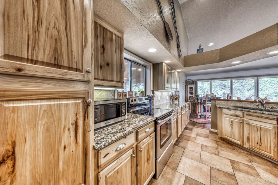 Studio (3 Bedrooms) | Property amenity