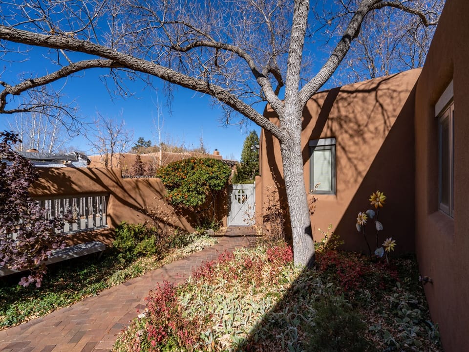 House (2 Bedrooms) | Property amenity