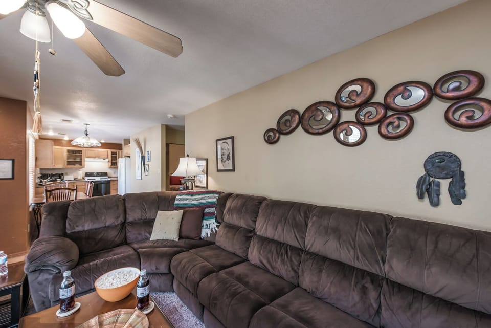 Studio (2 Bedrooms) | Property amenity