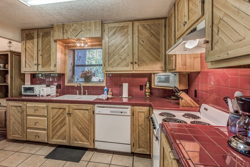 Studio (3 Bedrooms) | Property amenity