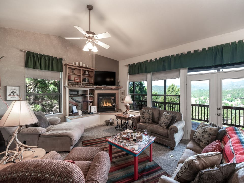 Studio (3 Bedrooms) | Front of property