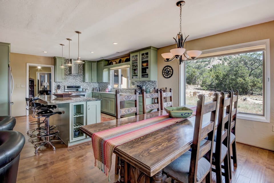 House (4 Bedrooms) | Property amenity