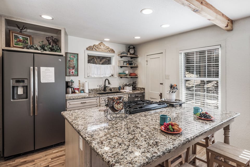Studio (2 Bedrooms) | Property amenity