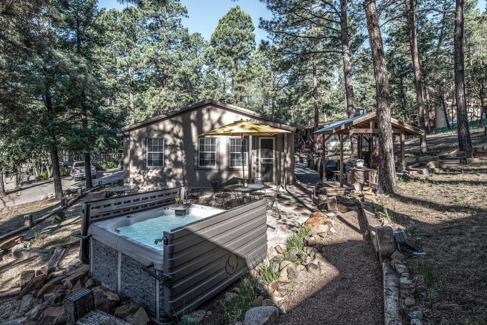 Studio (2 Bedrooms) | Front of property