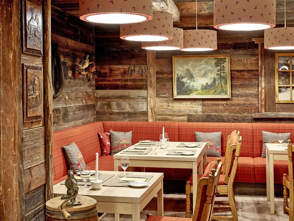 Table, Furniture, Picture Frame, Property, Chair, Wood, Interior Design, Lighting, Architecture, Flooring
