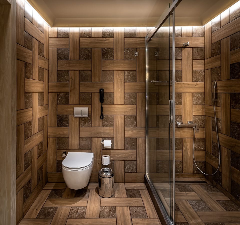 King Suite | Bathroom | Shower, hair dryer, bathrobes, slippers
