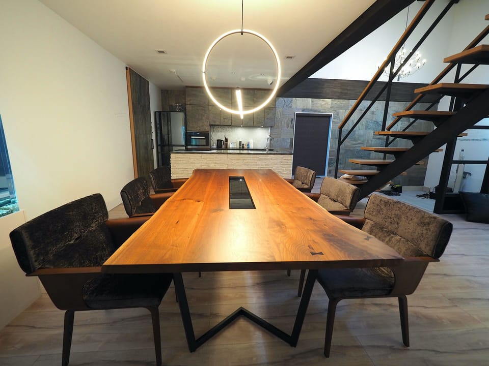 Private Vacation Home, Non Smoking | In-room dining