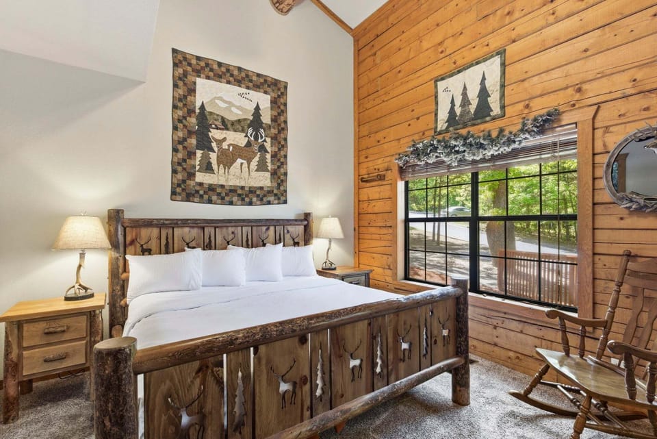 Main level bedroom- King Bed, Cable TV, Attached Bath