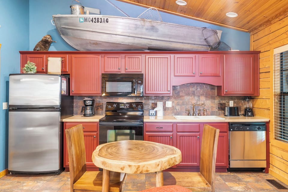 Fully Equipped Kitchen with Dining Table