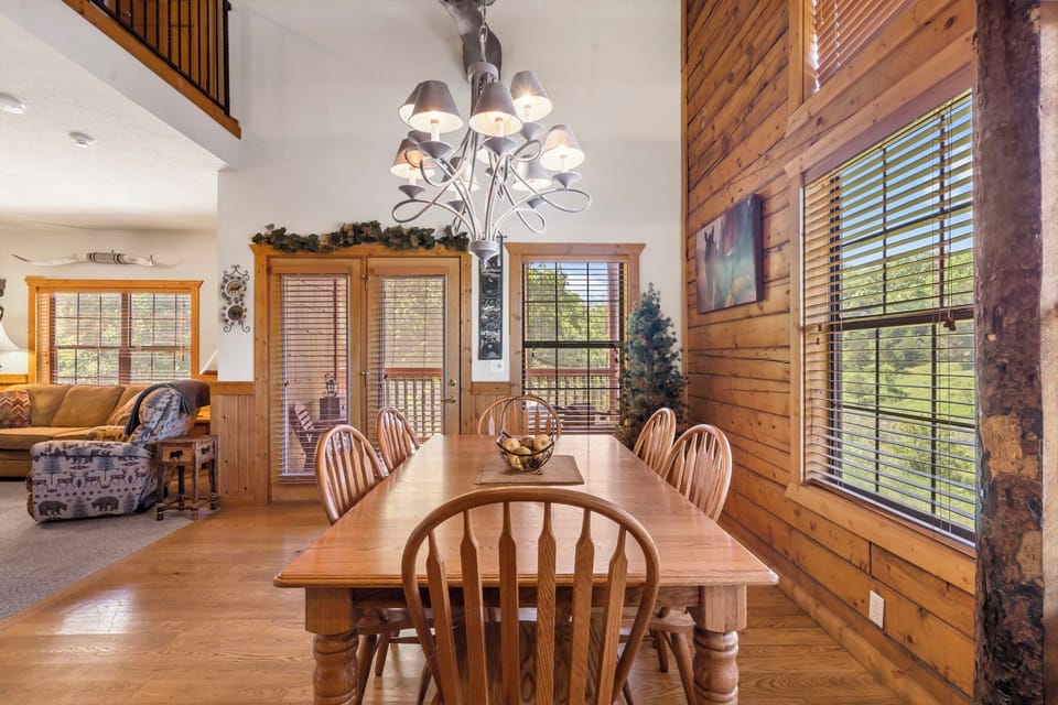 Dining Area, Deck Access