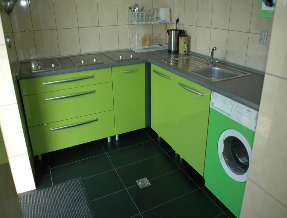 Cottage | Private kitchen | Coffee/tea maker