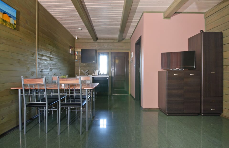 Cottage | Dining