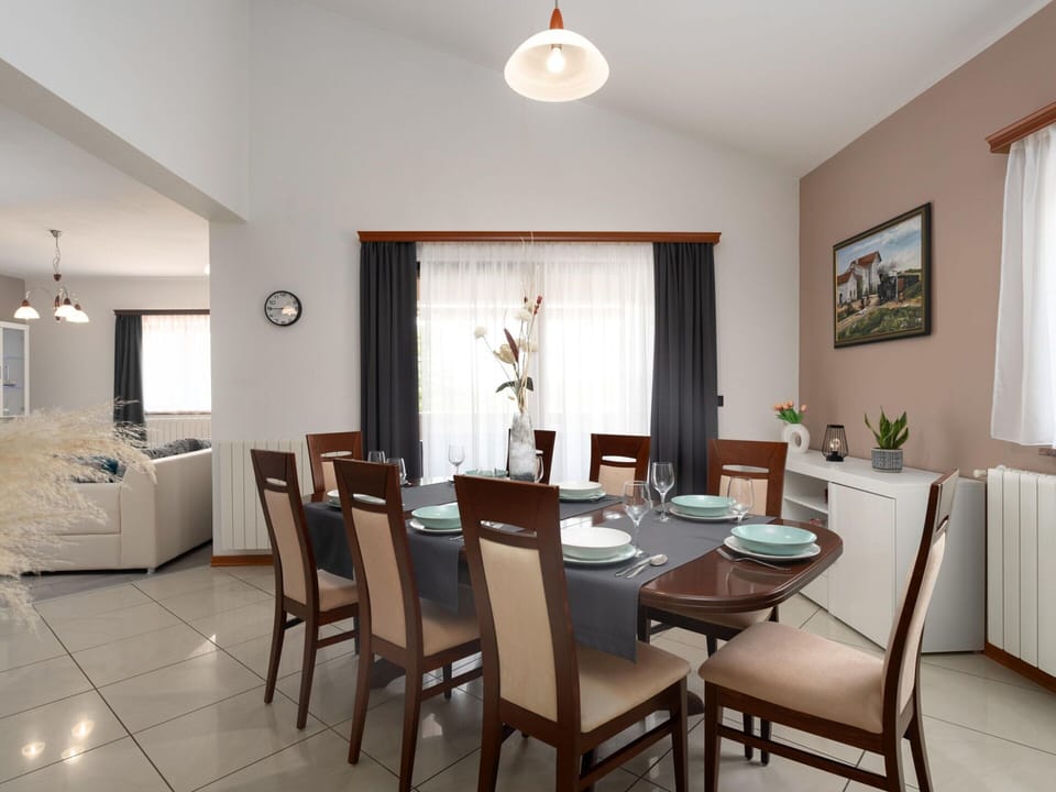 Villa | Dining