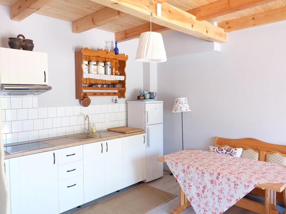 Cottage | Private kitchen | Highchair