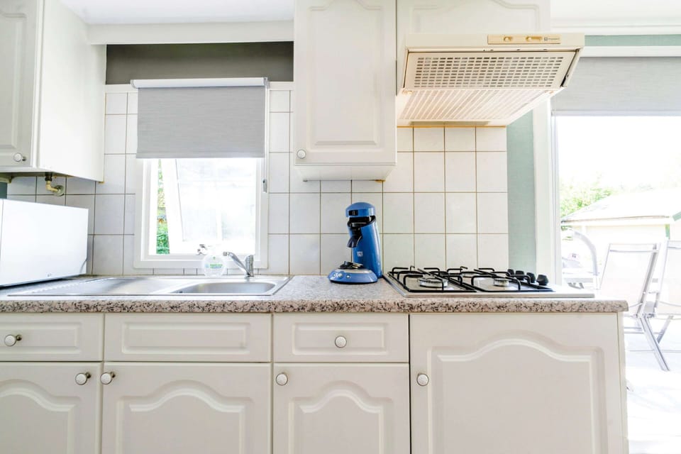 Chalet | Private kitchen | Microwave, stovetop