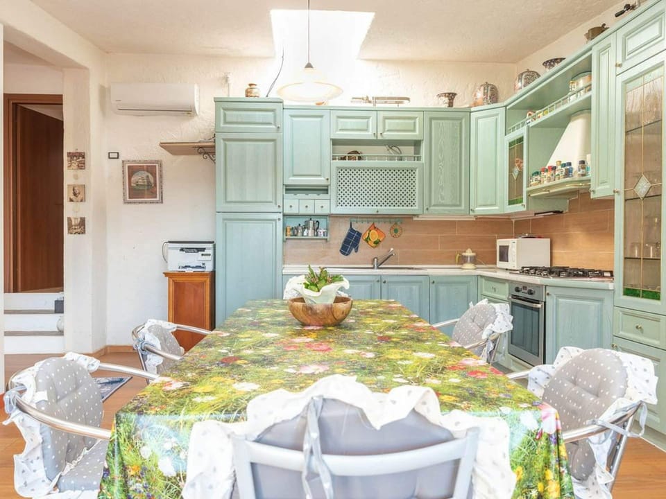 House | Private kitchen | Coffee/tea maker, highchair, cookware/dishes/utensils