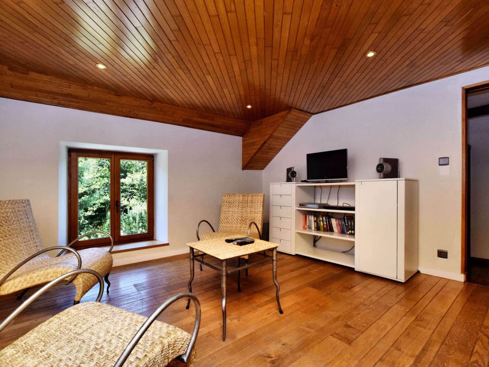 House | Game room