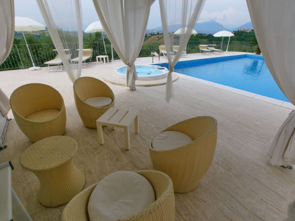 House | Pool | Outdoor pool, a heated pool