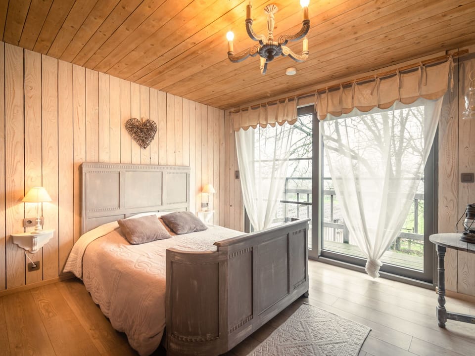 House | 7 bedrooms, individually furnished