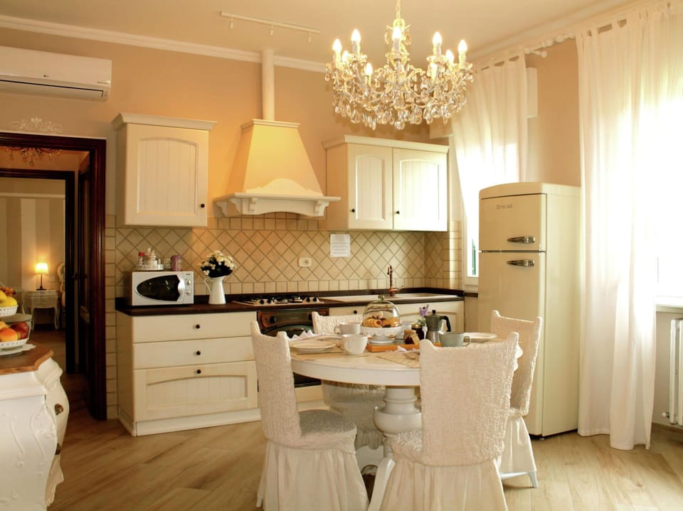 House | Private kitchen | Coffee/tea maker, highchair, cookware/dishes/utensils