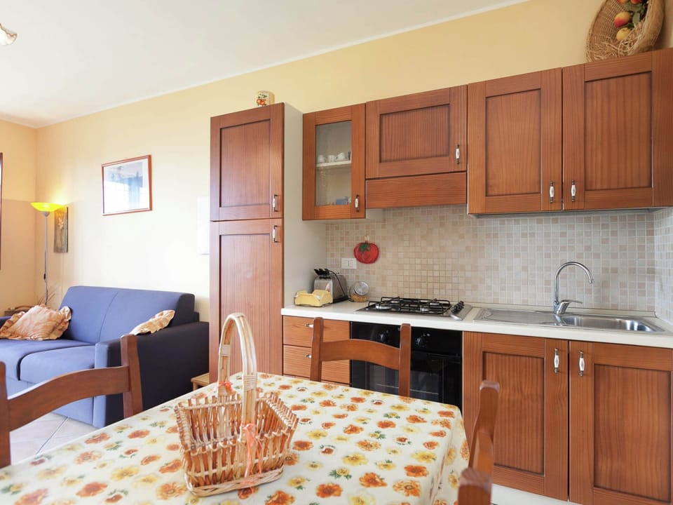 House | Private kitchen | Electric kettle, toaster, highchair, cookware/dishes/utensils