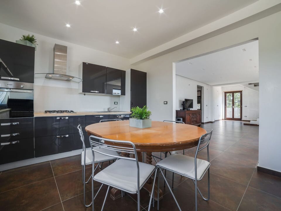 Villa | Private kitchen | Stovetop, dishwasher
