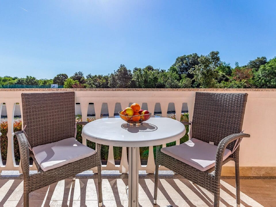 Apartment | Dining
