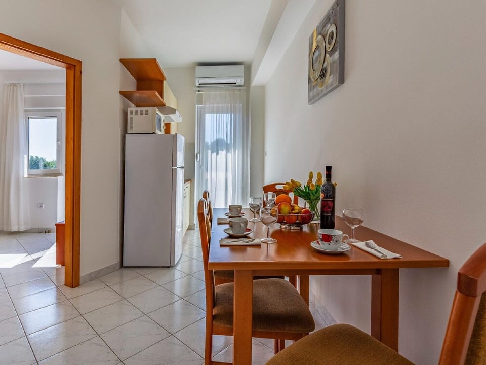 Apartment | Dining