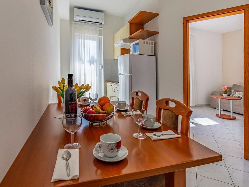 Apartment | Dining
