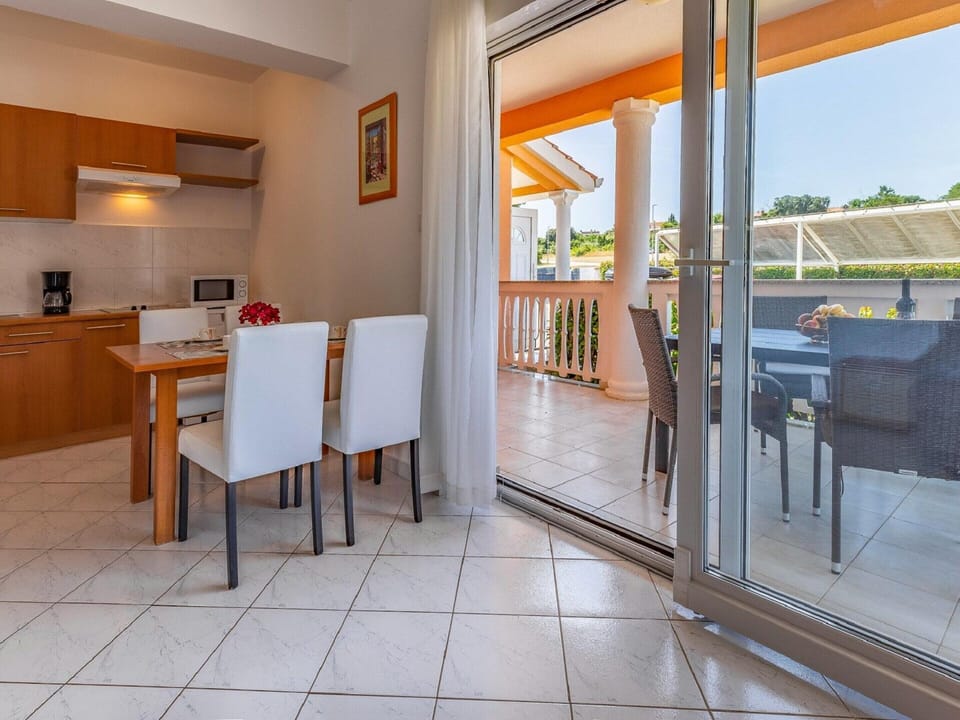 Apartment | Dining