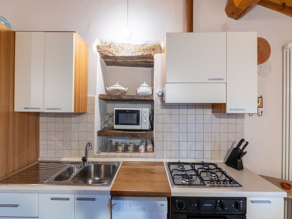House | Private kitchen | Microwave, highchair
