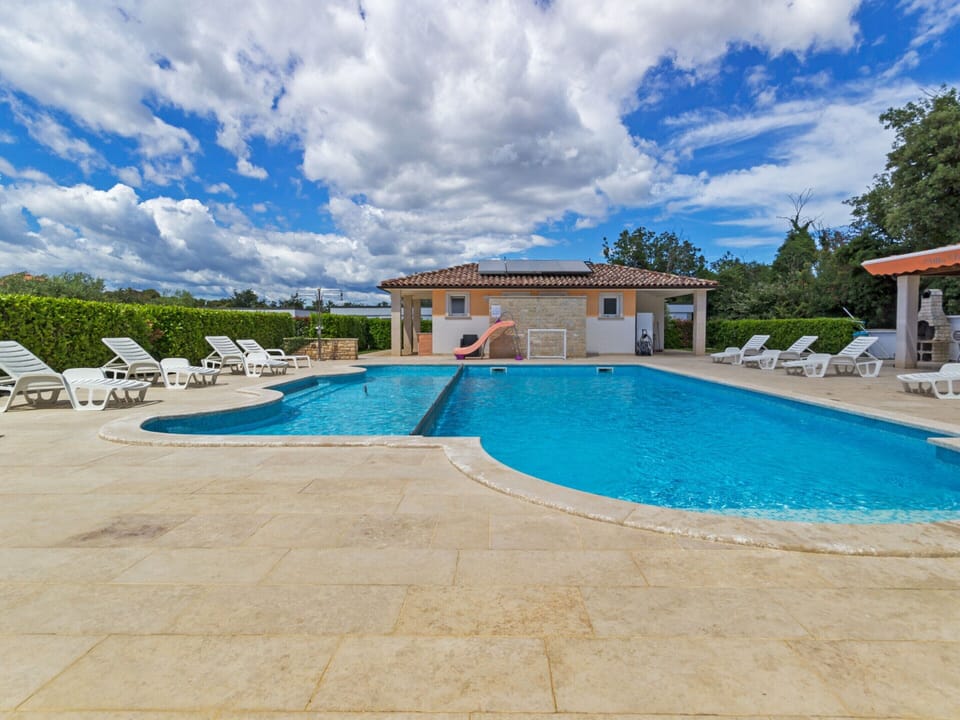 Apartment | Pool | Outdoor pool