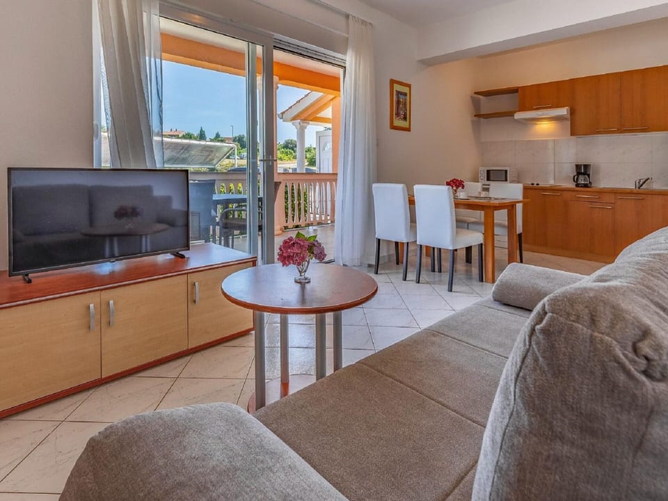 Apartment | Dining