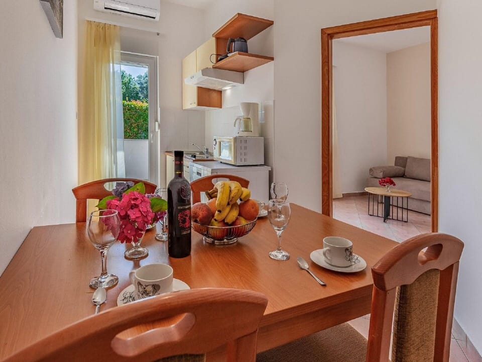 Apartment | Dining