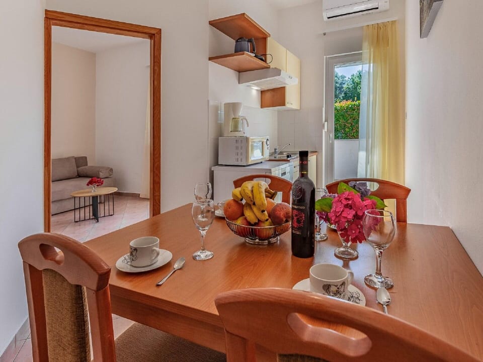 Apartment | Dining