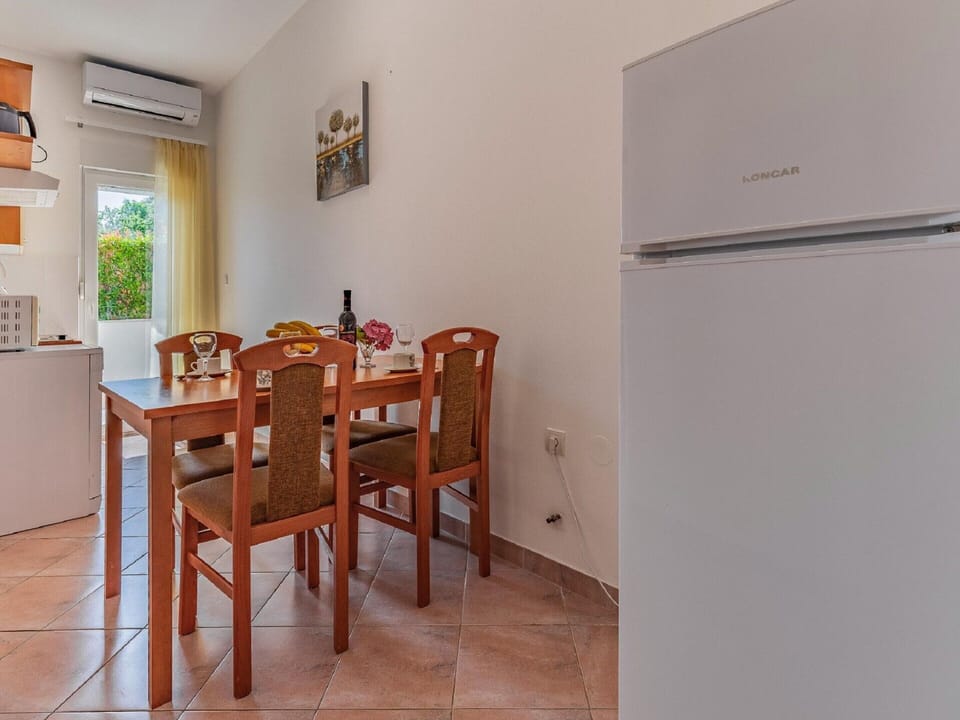 Apartment | Dining