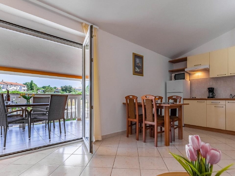 Apartment | Dining