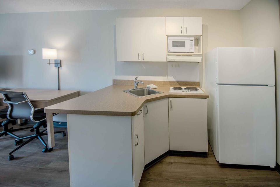 Fridge, microwave, stovetop, coffee/tea maker