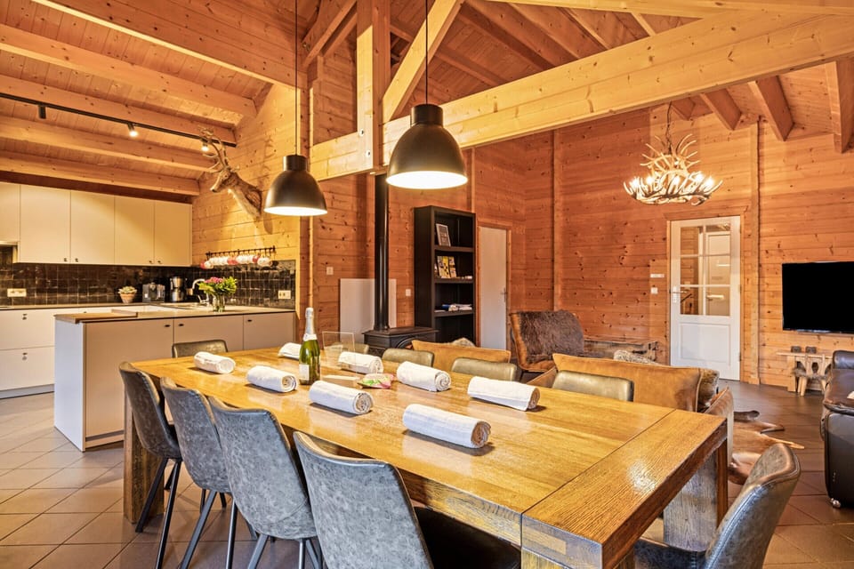 Chalet | Dining