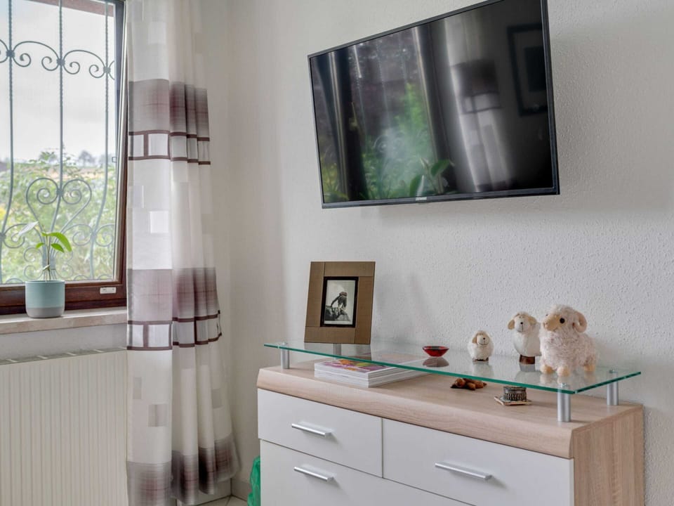 Apartment | 1 bedroom, individually furnished, bed sheets