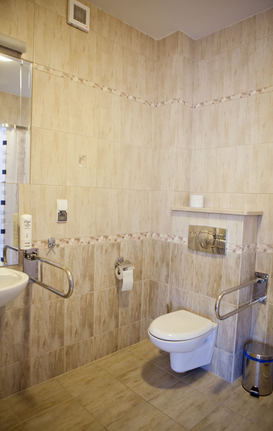 Single Room | Bathroom | Shower, designer toiletries, hair dryer, towels
