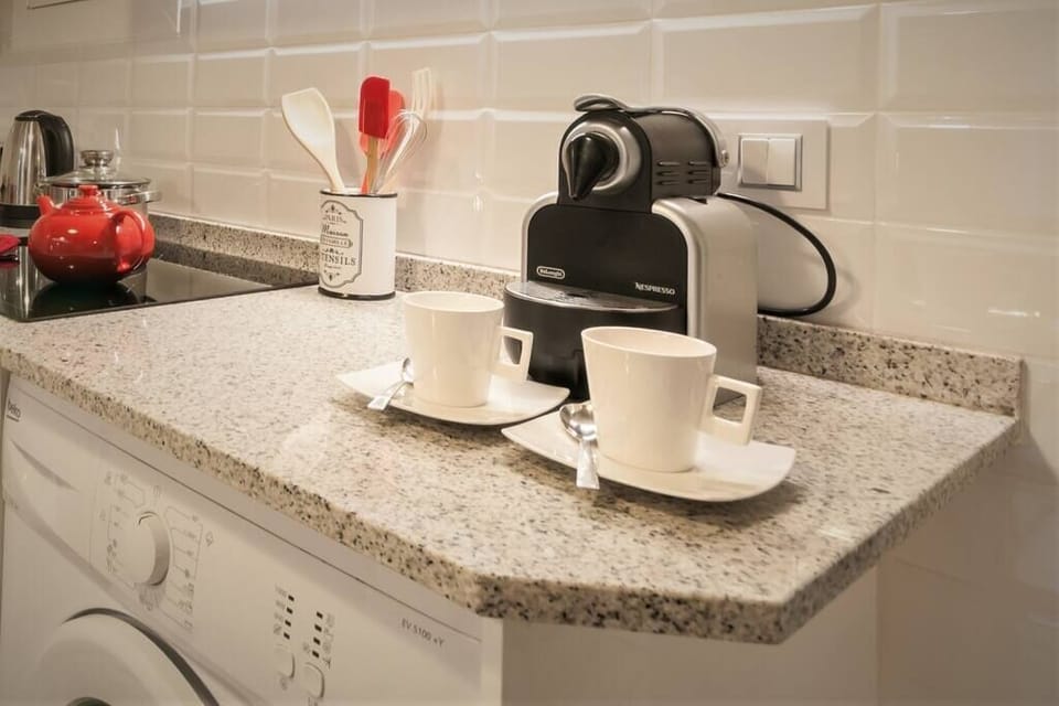 Cafe machine and kettle 