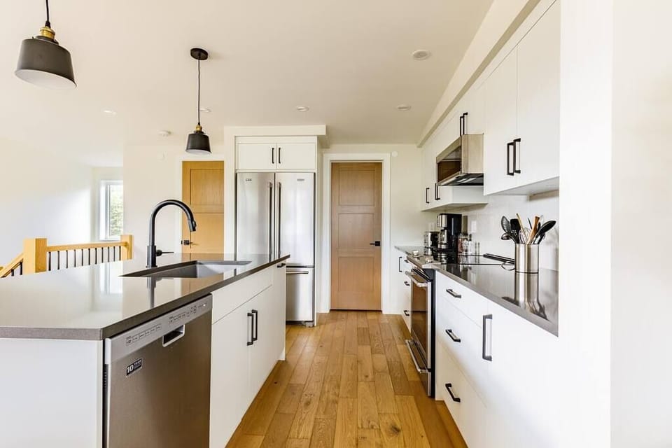 The kitchen boasts a walk in pantry to hide all your holiday goodies!