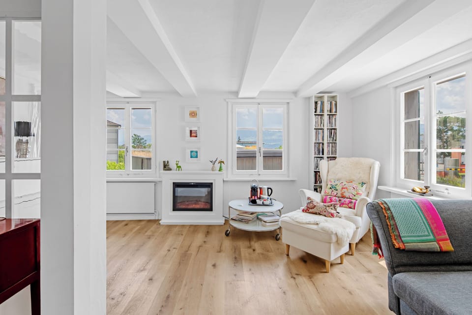 Standard Studio Suite | Living area | 32-inch flat-screen TV with satellite channels, TV