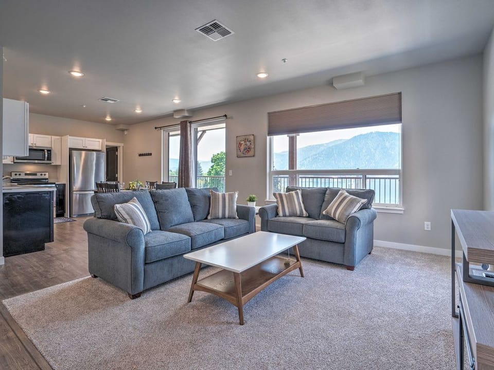 This 3-bedroom, 2-bath condo can host a group of 10.
