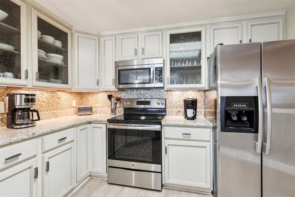 Kitchen with Stainless Steel Appliances at 6403 Hampton Place