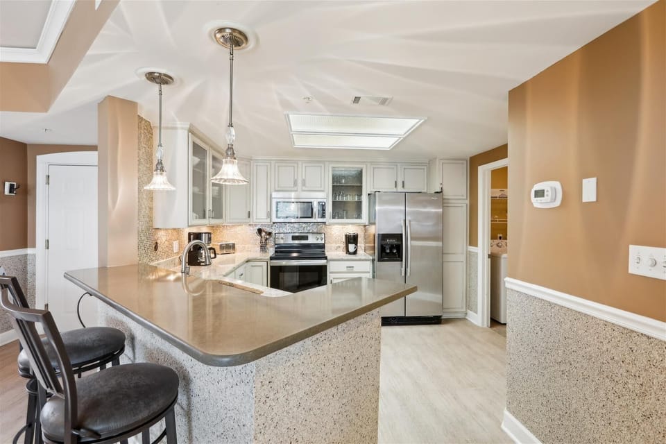 Kitchen with Breakfast Bar at 6403 Hampton Place