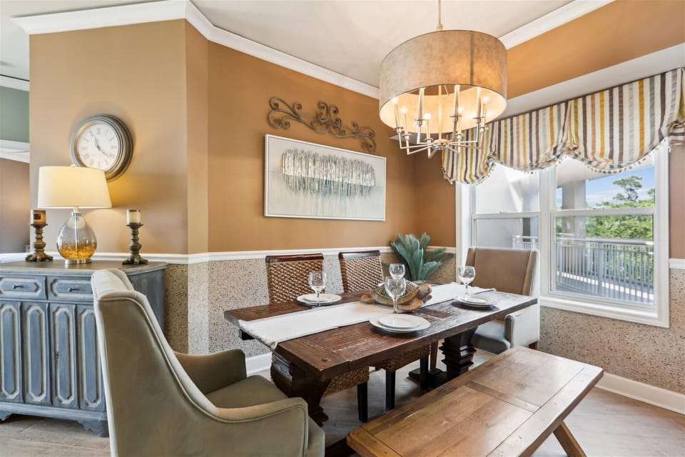Dining Table with Seating for Six at 6403 Hampton Place