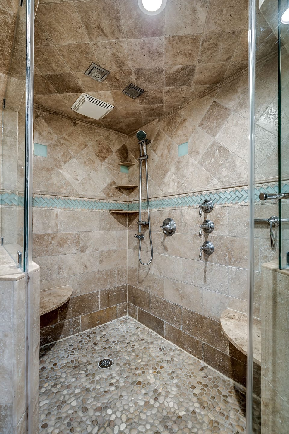 Rain shower head w/ 6 additional jets